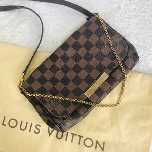 🌸OFFERS?🌸💯%Authentic Louis Vuitton Crossbody